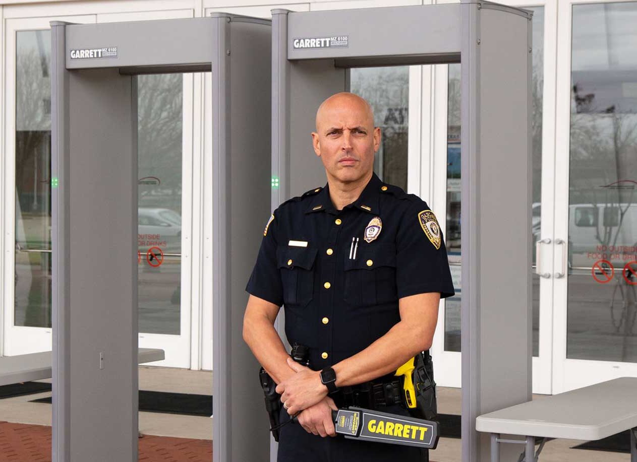 Metal detector palmare Garrett per la sicurezza